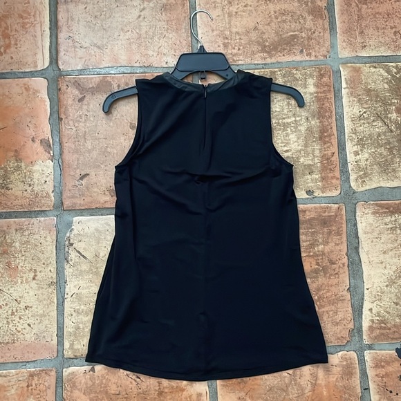 🔷 Ecru Designer Cupro Blend Keyhole Sleeveless Blouse w Leather Trim Size Small - Picture 7 of 8